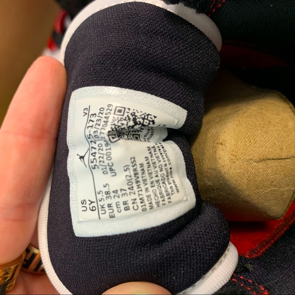 MID CHICAGO AIR JORDANS - Picture 3 of 5